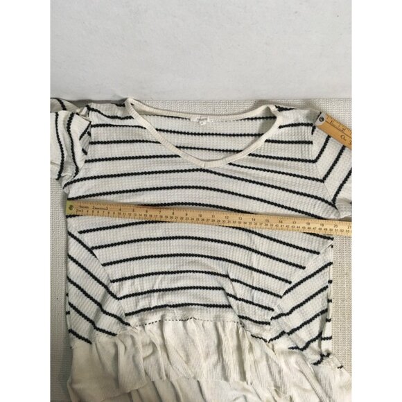 Maurices Sweater Women Size L White with Black Stripe V neck Ruffle Hemline - Picture 8 of 13